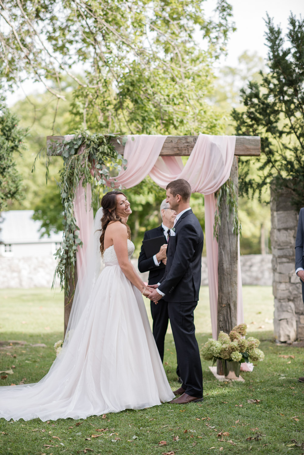 vineyard-bride-love-always-photography-ruthven-park-caygua-niagara-wedding-venue-toronto-southern-ontario029.jpg