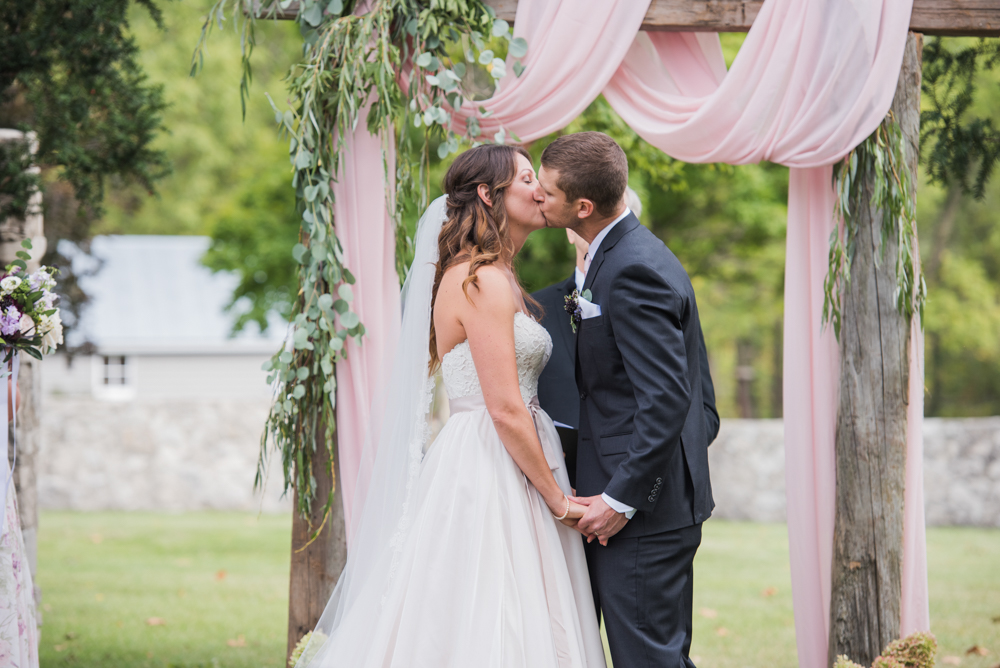 vineyard-bride-love-always-photography-ruthven-park-caygua-niagara-wedding-venue-toronto-southern-ontario032.jpg