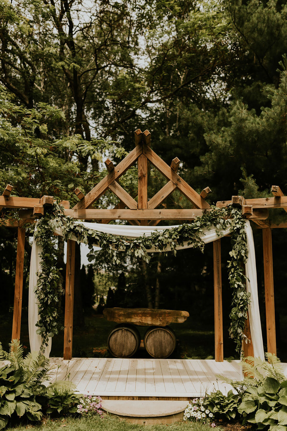 Honsberger-Estate-Wedding-Summer-Winery-Vineyard-Bride-Niagara-on-the-Lake-photos-by-Amos-Photography-0015.jpg