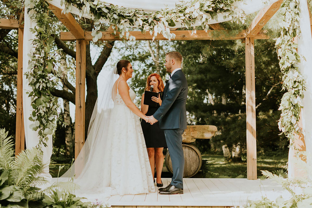 Honsberger-Estate-Wedding-Summer-Winery-Vineyard-Bride-Niagara-on-the-Lake-photos-by-Amos-Photography-0033.jpg