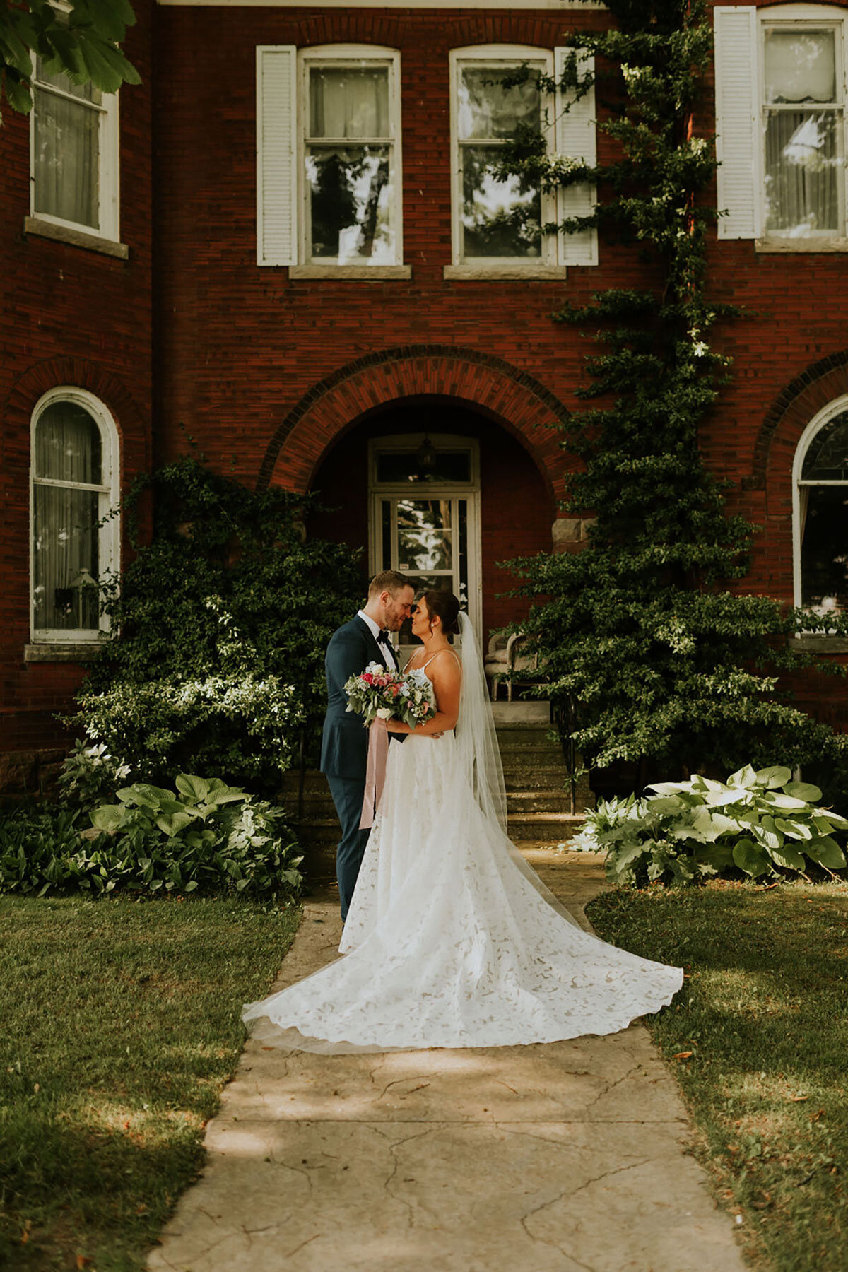 Honsberger-Estate-Wedding-Summer-Winery-Vineyard-Bride-Niagara-on-the-Lake-photos-by-Amos-Photography-0039.jpg