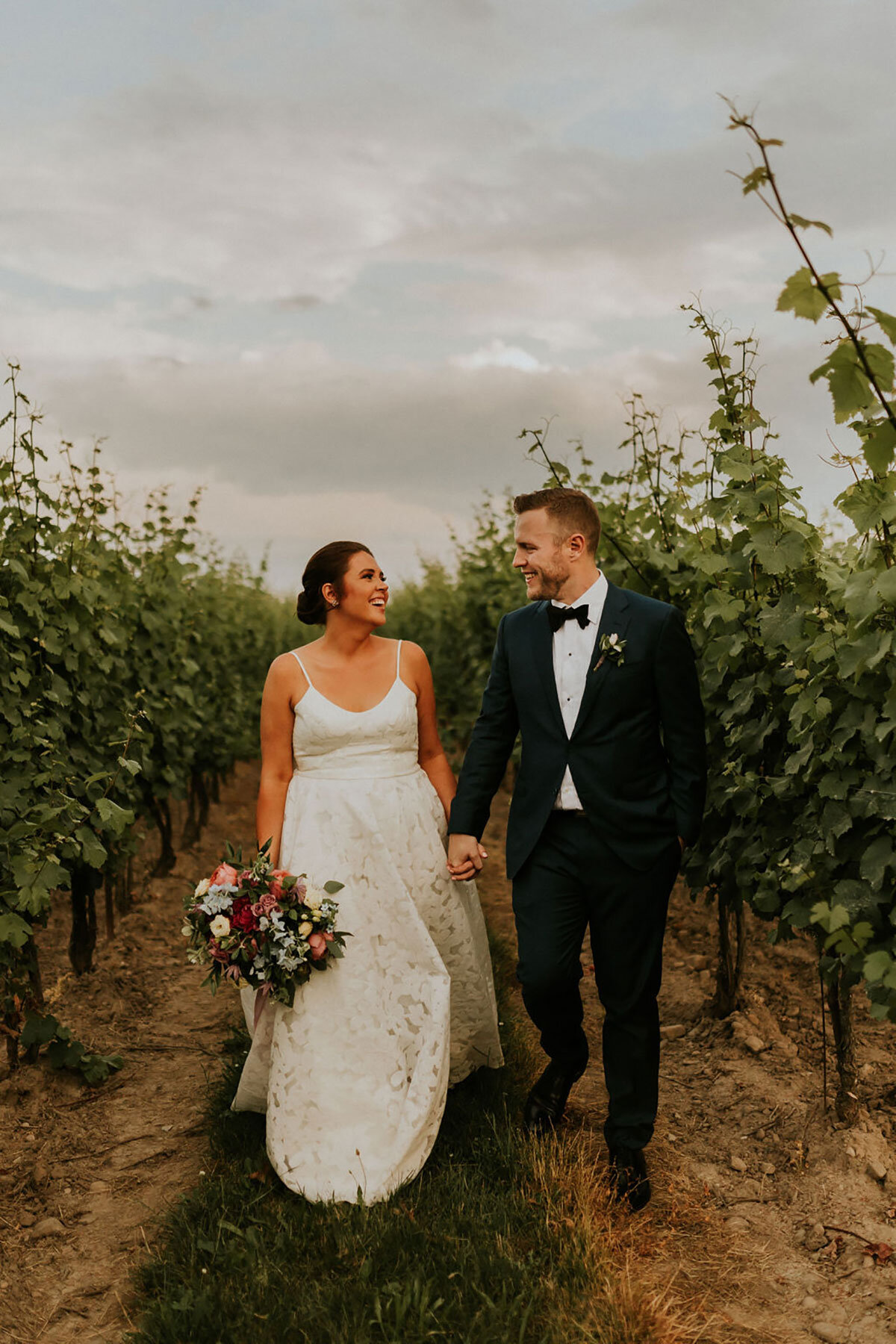 Honsberger-Estate-Wedding-Summer-Winery-Vineyard-Bride-Niagara-on-the-Lake-photos-by-Amos-Photography-0059.jpg