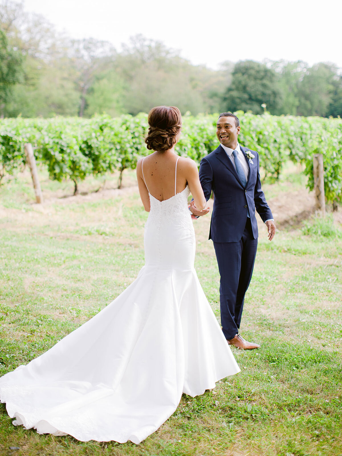 Queens-Landing-Wedding-Summer-Vintage-Hotels-Vineyard-Bride-Niagara-on-the-Lake-photos-by-Kurtz-Orpia-Photography-0025.jpg