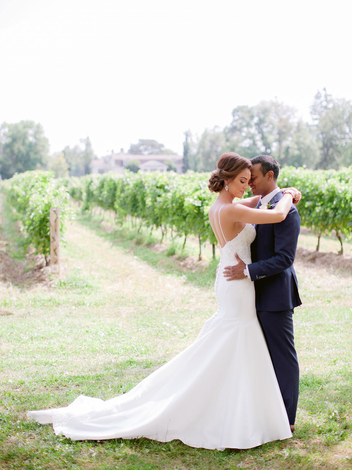 Queens-Landing-Wedding-Summer-Vintage-Hotels-Vineyard-Bride-Niagara-on-the-Lake-photos-by-Kurtz-Orpia-Photography-0032.jpg