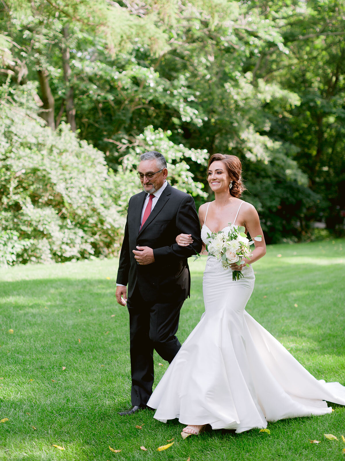 Queens-Landing-Wedding-Summer-Vintage-Hotels-Vineyard-Bride-Niagara-on-the-Lake-photos-by-Kurtz-Orpia-Photography-0054.jpg