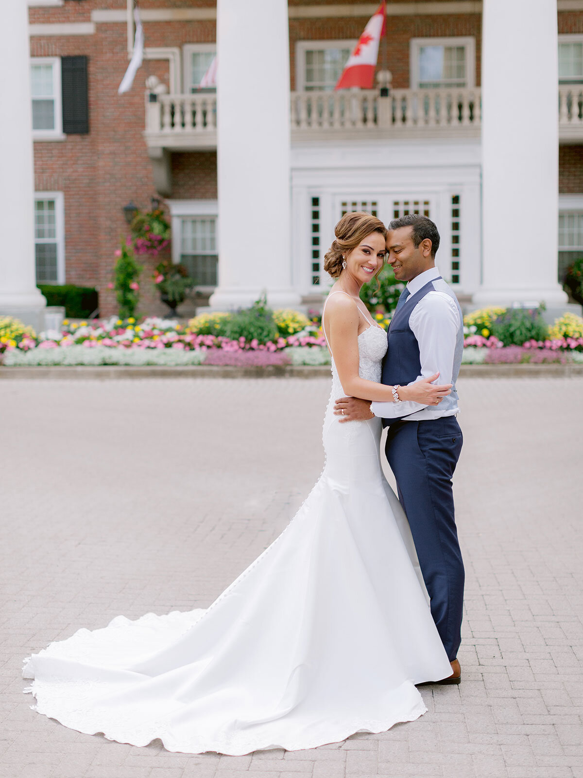 Queens-Landing-Wedding-Summer-Vintage-Hotels-Vineyard-Bride-Niagara-on-the-Lake-photos-by-Kurtz-Orpia-Photography-0078.jpg