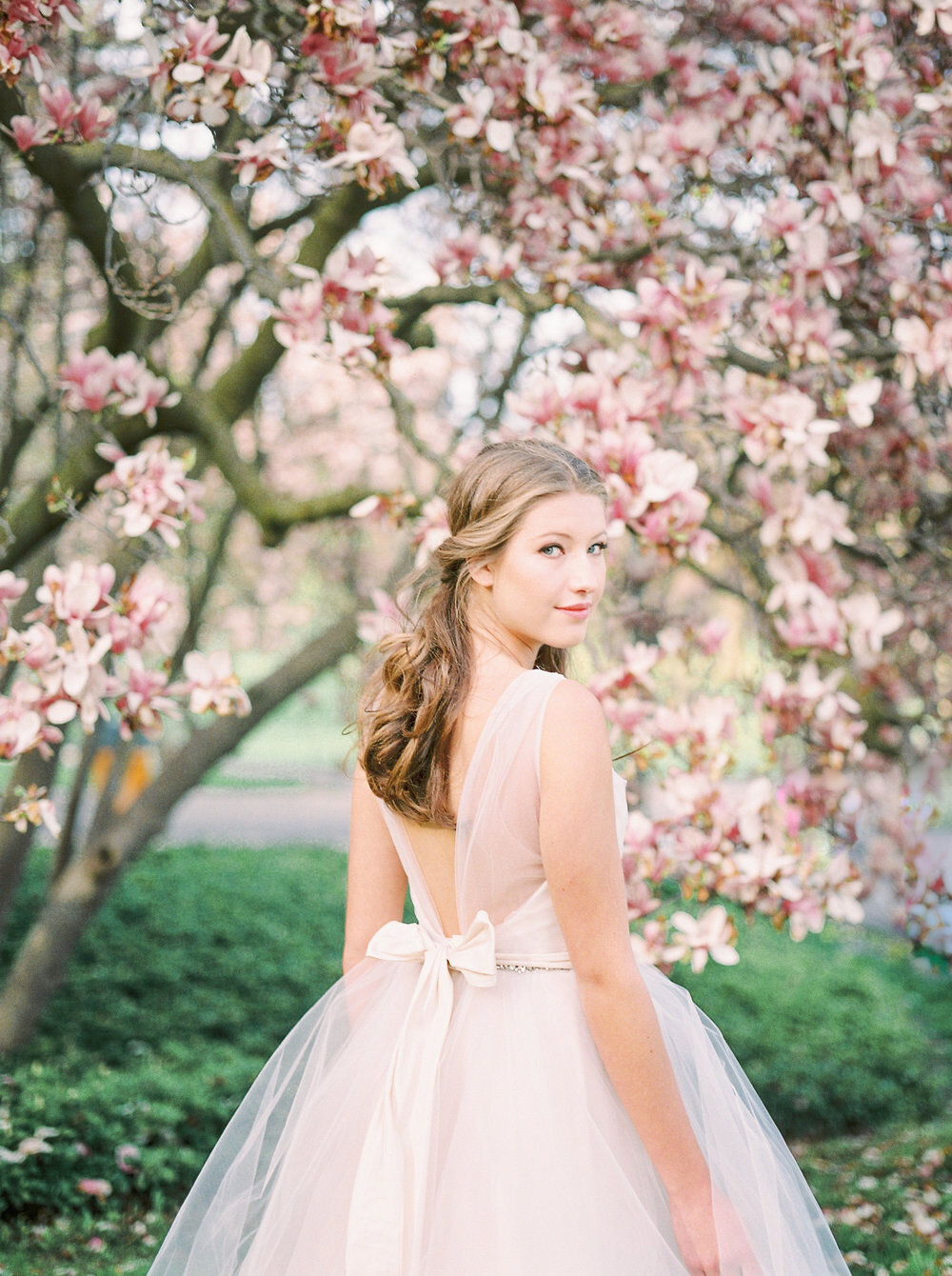 julia-park-photography-vineyard-bride-swish-list-niagara-on-the-lake-wedding-editorial-7.jpg