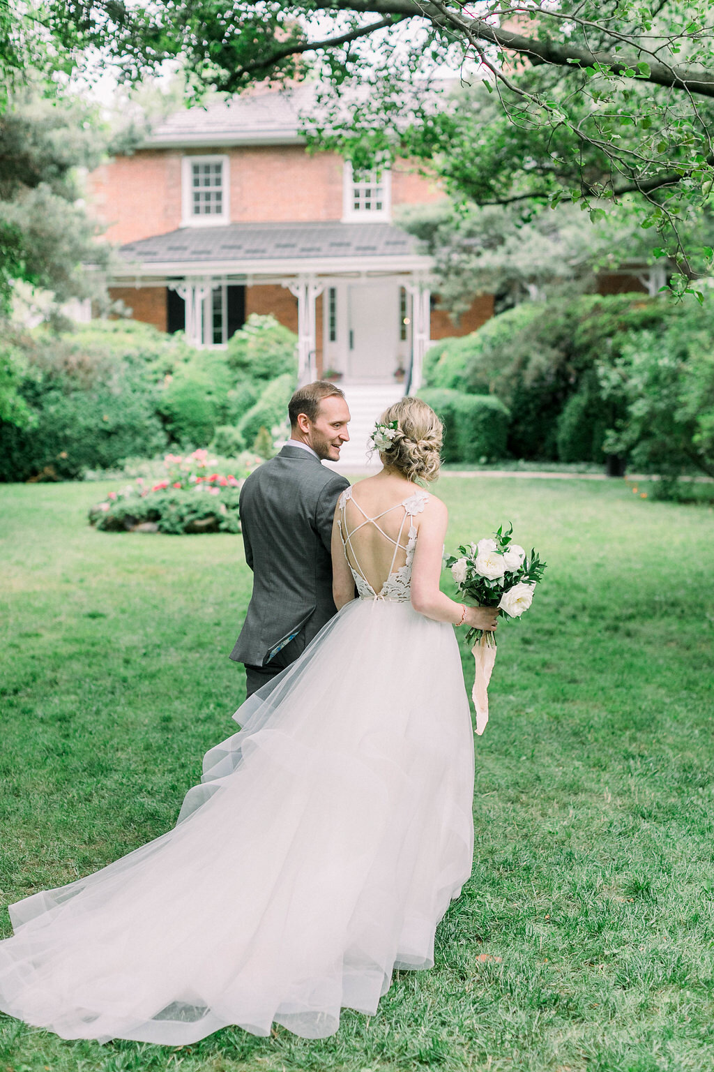 elizabeth-in-love-vineyard-bride-swish-list-gracewood-estate-niagara-on-the-lake-wedding-55.jpg