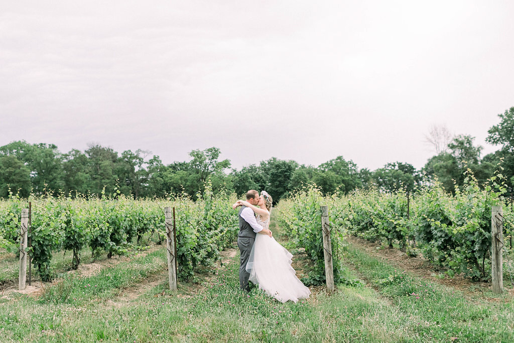 elizabeth-in-love-vineyard-bride-swish-list-gracewood-estate-niagara-on-the-lake-wedding-72.jpg