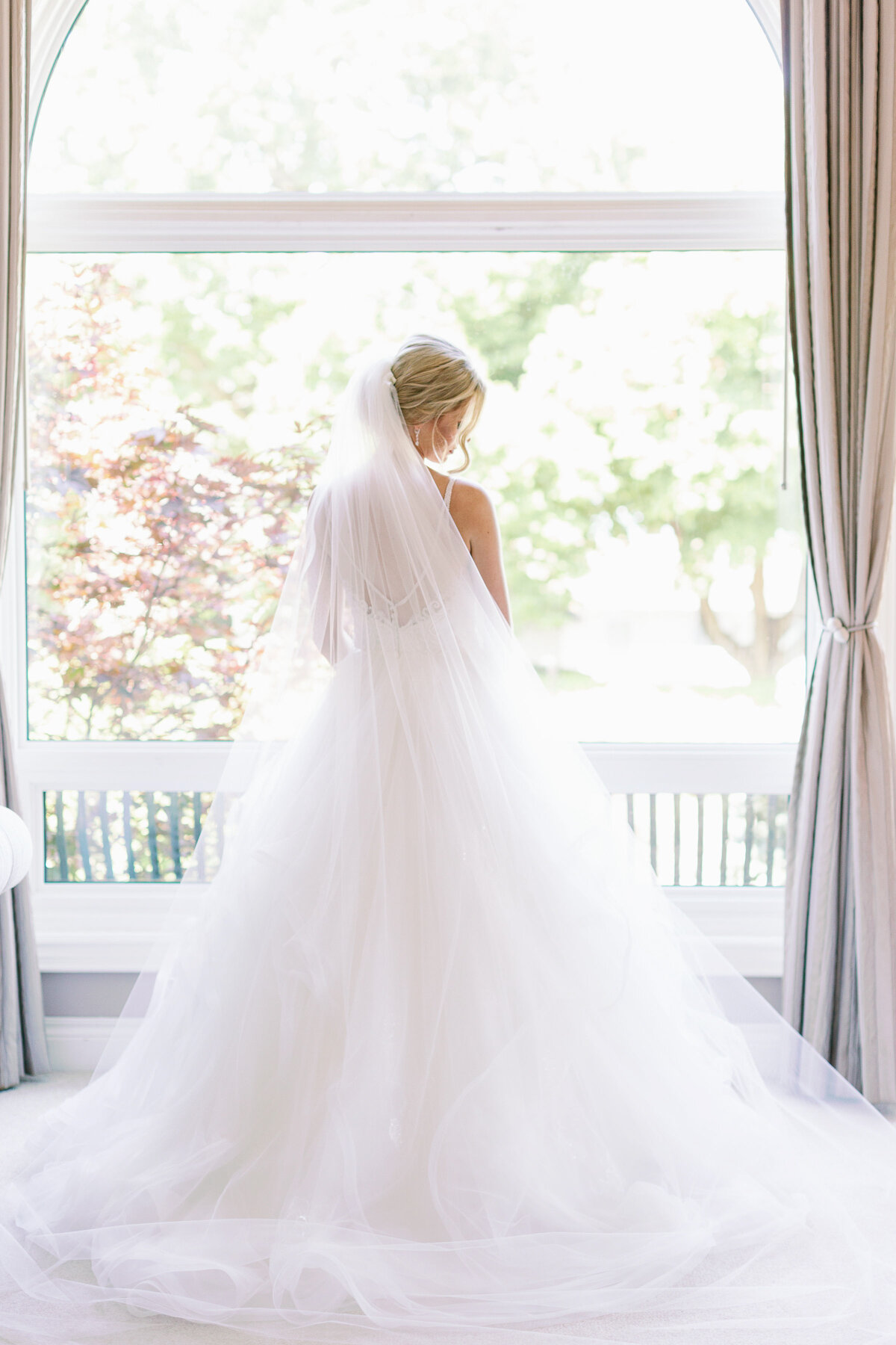 brittany-williams-photography-vineyard-bride-swish-list-kurtz-orchards-niagara-on-the-lake-wedding-13.jpg