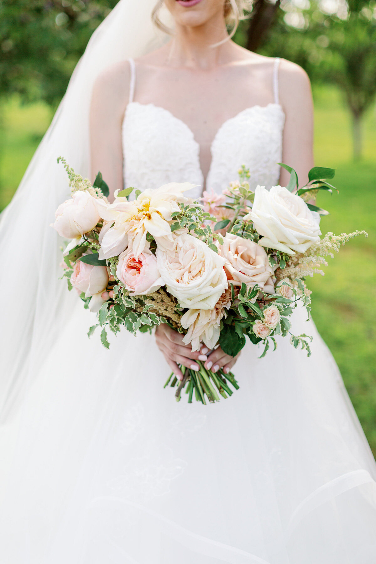 brittany-williams-photography-vineyard-bride-swish-list-kurtz-orchards-niagara-on-the-lake-wedding-39.jpg