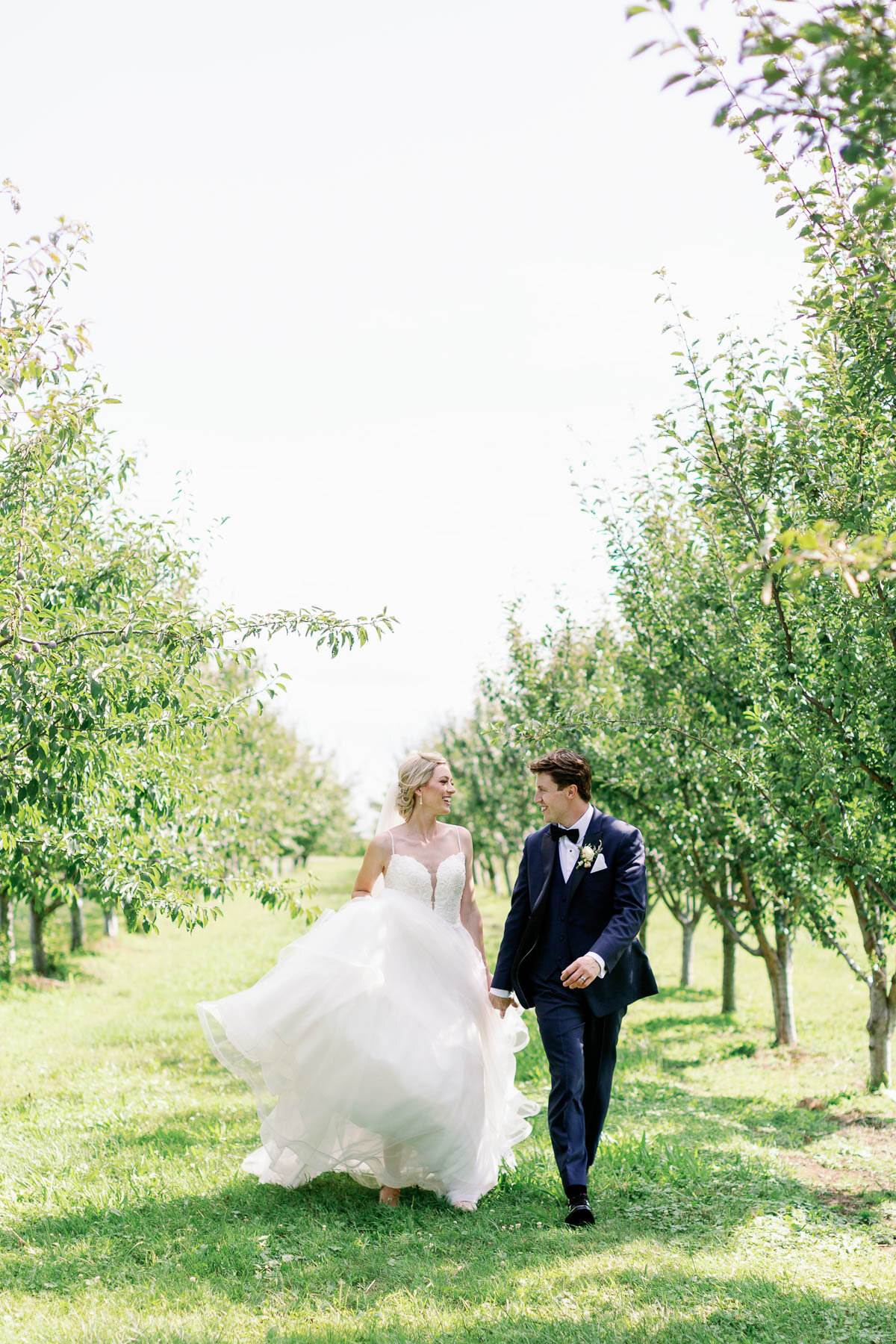 brittany-williams-photography-vineyard-bride-swish-list-kurtz-orchards-niagara-on-the-lake-wedding-44.jpg