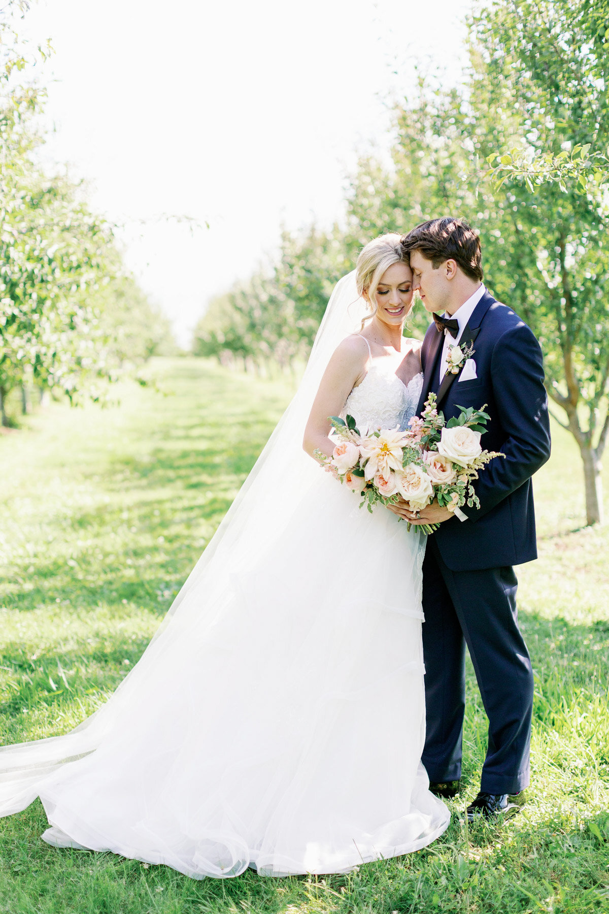 brittany-williams-photography-vineyard-bride-swish-list-kurtz-orchards-niagara-on-the-lake-wedding-47.jpg