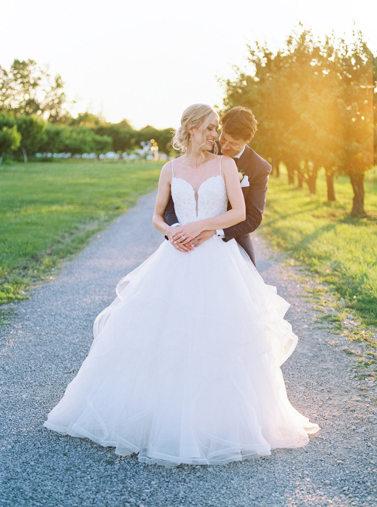 brittany-williams-photography-vineyard-bride-swish-list-kurtz-orchards-niagara-on-the-lake-wedding-68.jpg