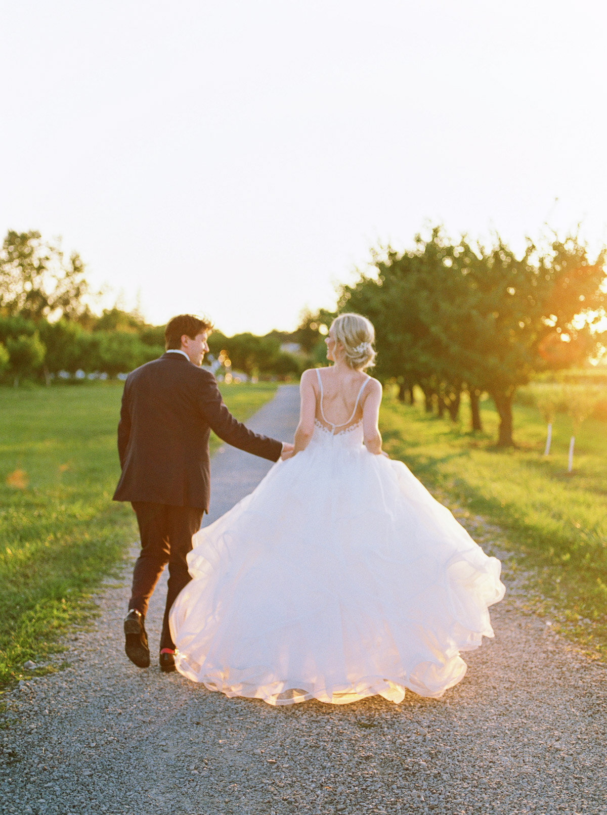 brittany-williams-photography-vineyard-bride-swish-list-kurtz-orchards-niagara-on-the-lake-wedding-70.jpg