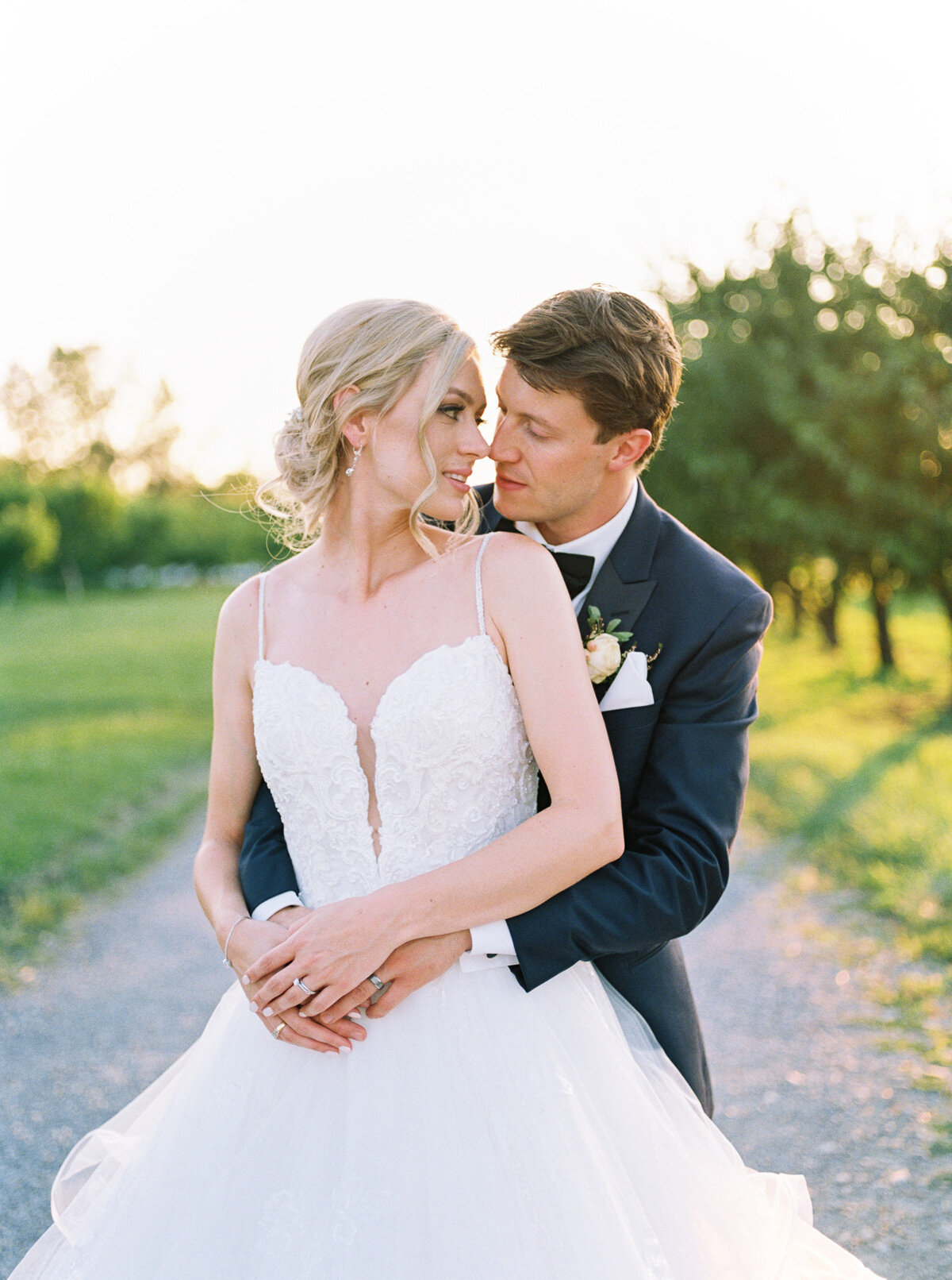 brittany-williams-photography-vineyard-bride-swish-list-kurtz-orchards-niagara-on-the-lake-wedding-69.jpg