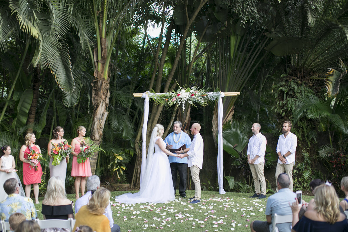 Oahu-Hawaii-Wedding-Photographers-Destination-Wedding-Photographers-Vineyard-Bride-Swish-List-photo-by-Philosophy-Studios-0037.JPG