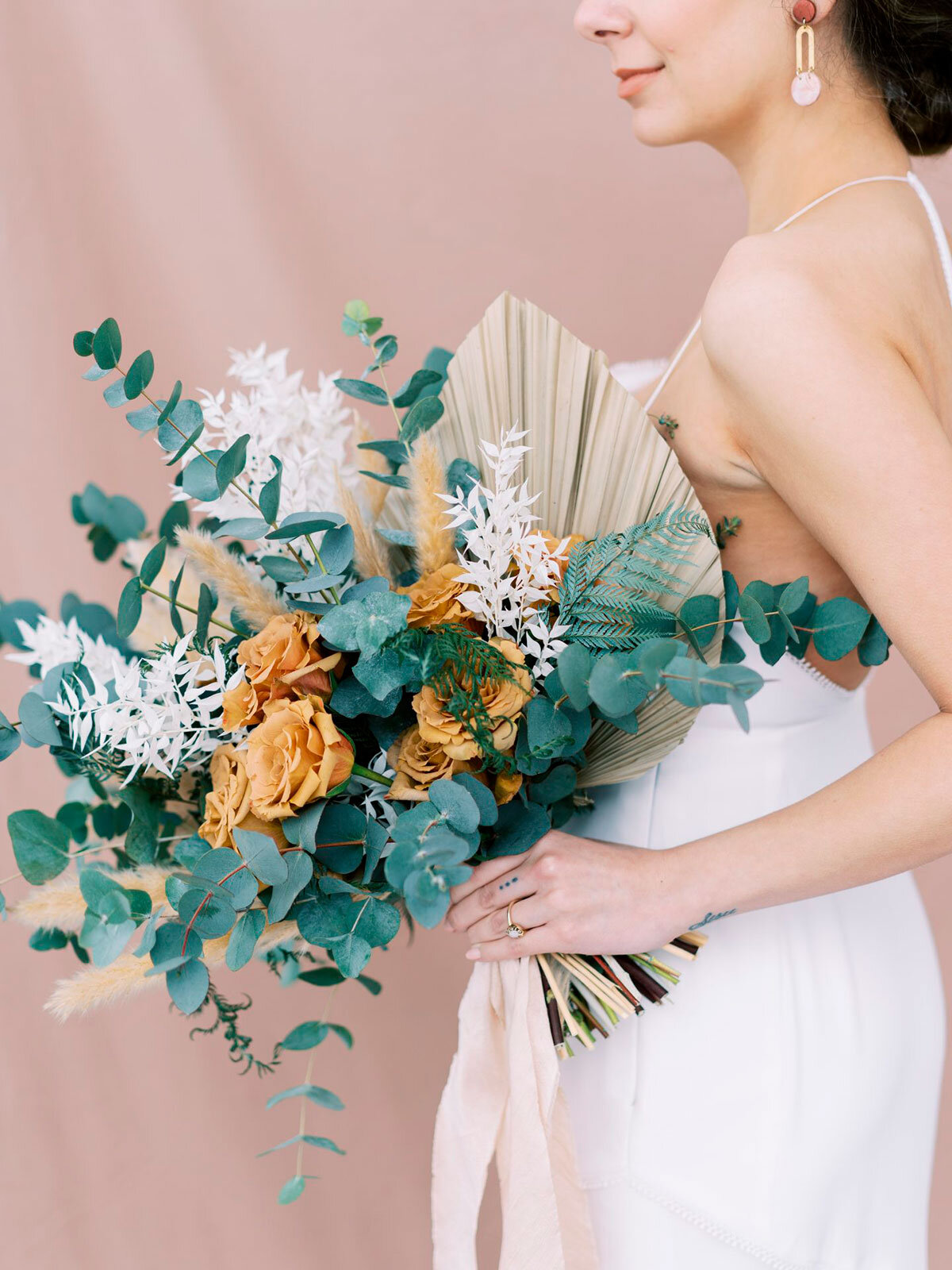 Sue-Gallo-Designs-Wedding-Florist-in-Southern-Ontario-Vineyard-Bride-The-Swish-List-0006.JPG