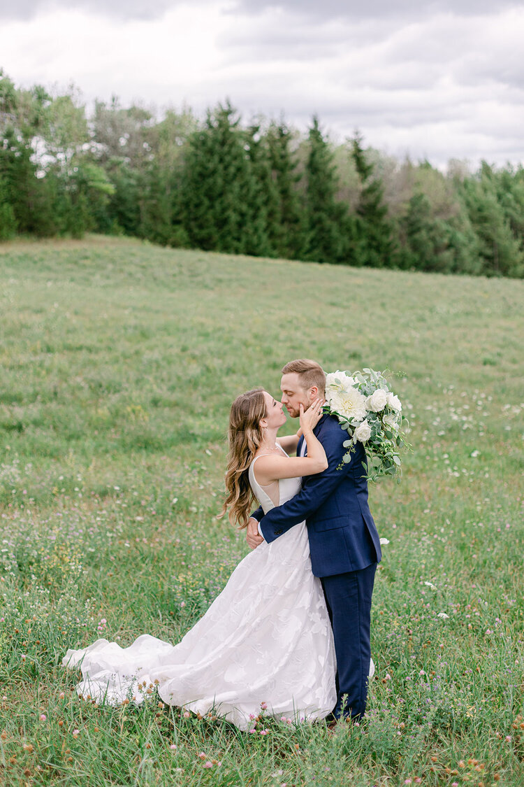 Katie-Crane-Photography-Southern-Ontario-Wedding-Photographer-Vineyard-Bride-The-Swish-List-0018.jpg