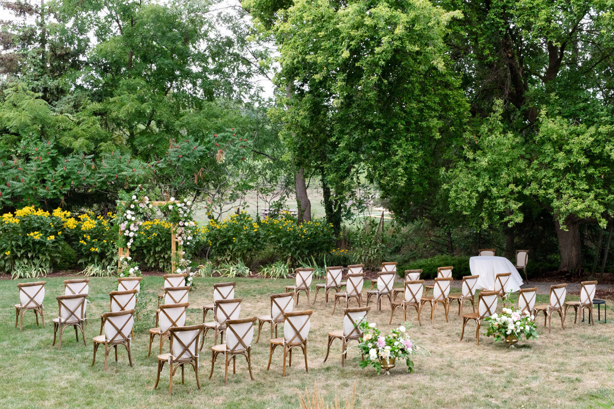livi-shaw-photography-vineyard-bride-swish-list-rosemount-on-the-bench-beamsville-wedding-14.jpg