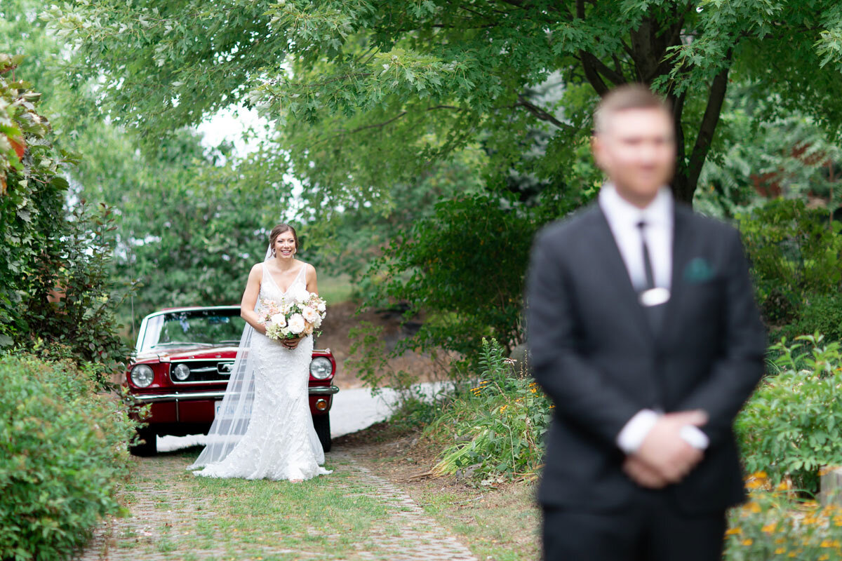 livi-shaw-photography-vineyard-bride-swish-list-rosemount-on-the-bench-beamsville-wedding-16.jpg
