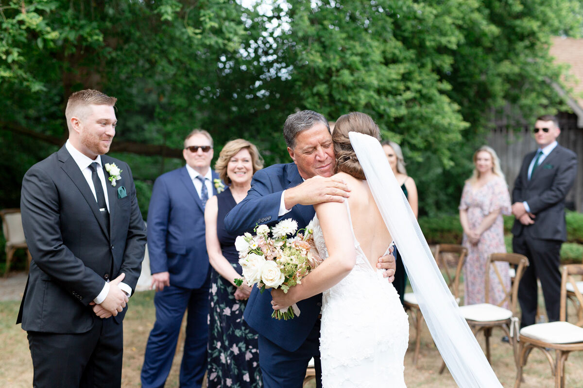 livi-shaw-photography-vineyard-bride-swish-list-rosemount-on-the-bench-beamsville-wedding-37.jpg