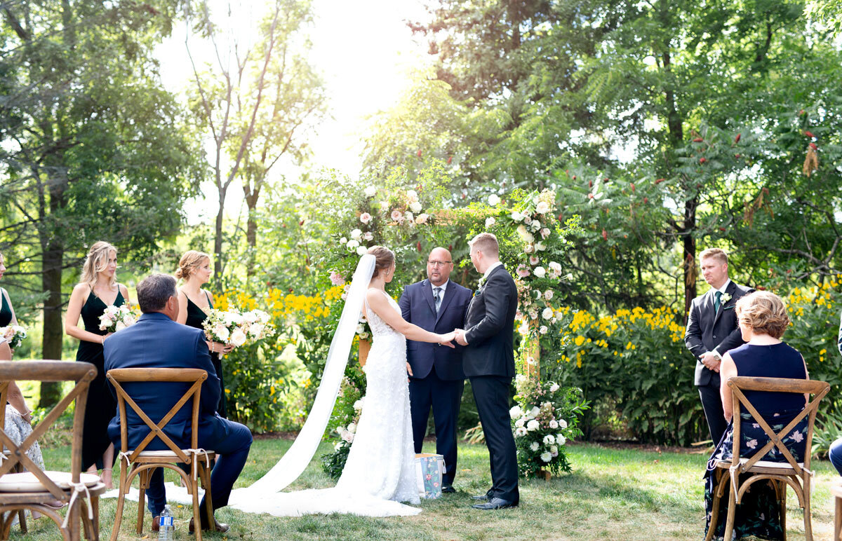 livi-shaw-photography-vineyard-bride-swish-list-rosemount-on-the-bench-beamsville-wedding-38.jpg