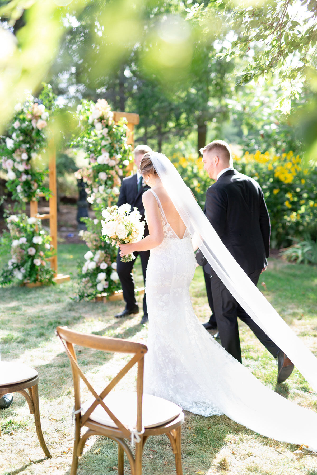 livi-shaw-photography-vineyard-bride-swish-list-rosemount-on-the-bench-beamsville-wedding-42.jpg