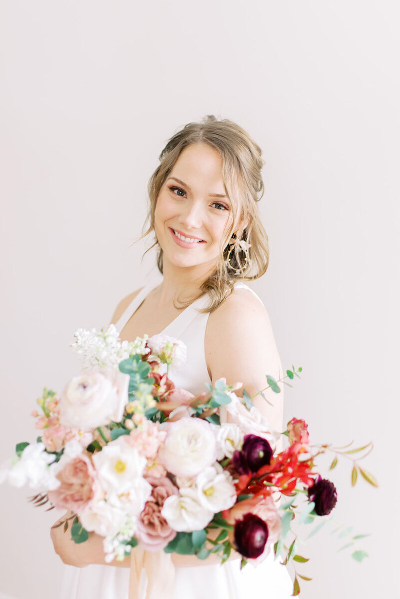 kayla-potter-photography-vineyard-bride-swish-list-the-loe-studio-burlington-wedding-editorial-48.jpg