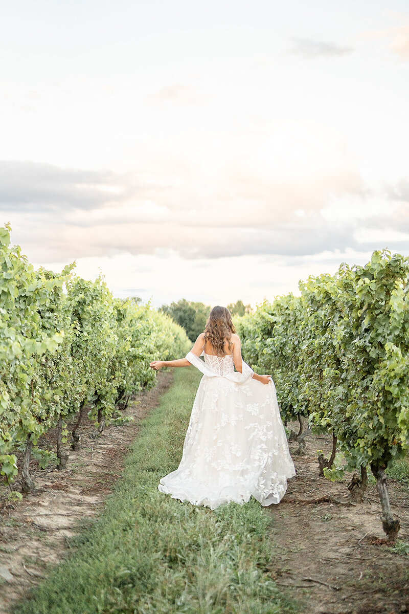 dylan-and-sandra-photography-vineyard-bride-swish-list-kurtz-orchards-niagara-on-the-lake-wedding-editorial-18.jpg