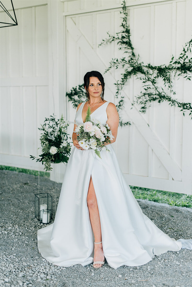 kendra-ruth-photography-vineyard-bride-swish-list-back-ten-cellars-beamsville-wedding-editorial-51.jpg