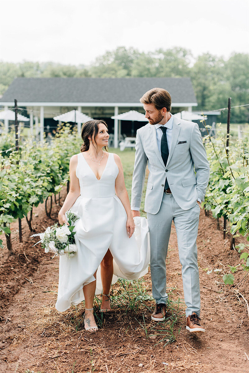 kendra-ruth-photography-vineyard-bride-swish-list-back-ten-cellars-beamsville-wedding-editorial-53.jpg