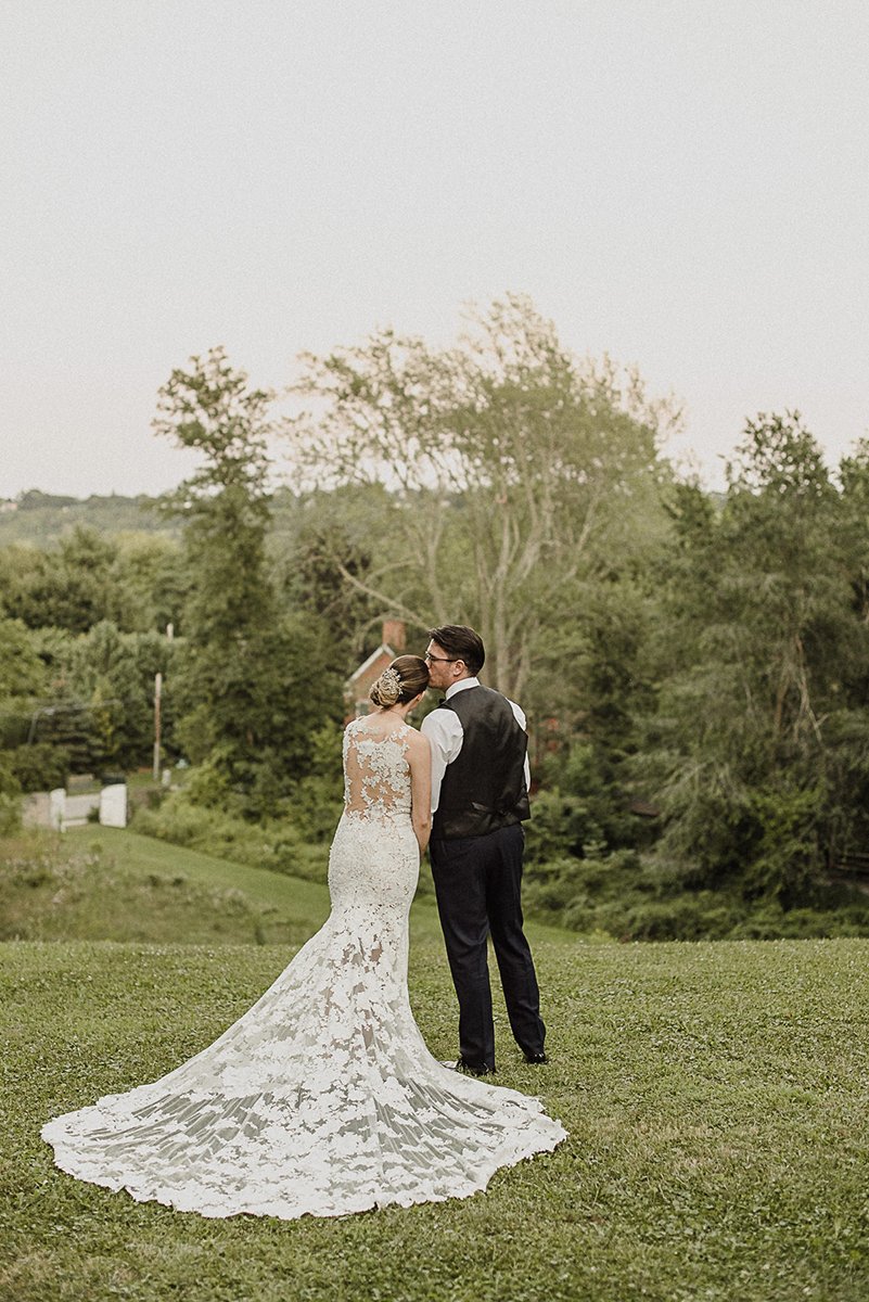 Willowbank-Wedding-Niagara-on-the-Lake-Vineyard-Bride-photos-by-Liat-Aharoni-Photography-0048.jpg