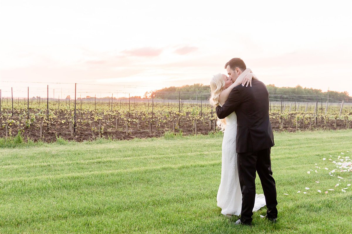 Spring-Winery-Wedding-Chateau-Des-Charmes-White-Oaks-Ceremony-photography-by-samantha-ong-0058.jpg