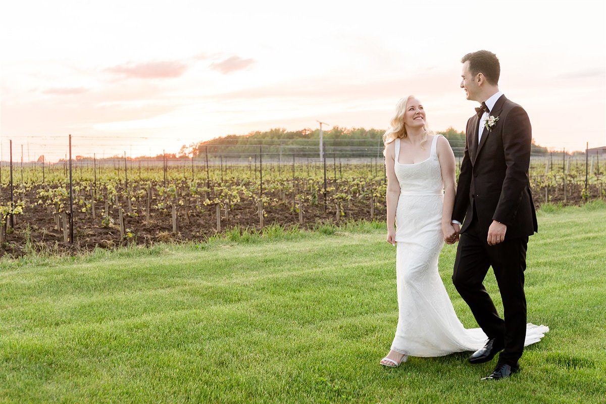 Spring-Winery-Wedding-Chateau-Des-Charmes-White-Oaks-Ceremony-photography-by-samantha-ong-0059.jpg