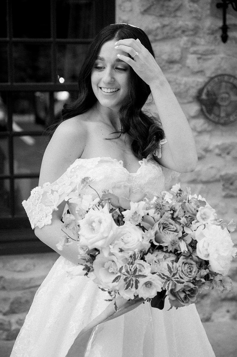 Elora-Mill-Wedding-Laura-Olsen-Events-Vineyard-Bride_photos-by-Erin-Leydon-Photography-0020.jpg