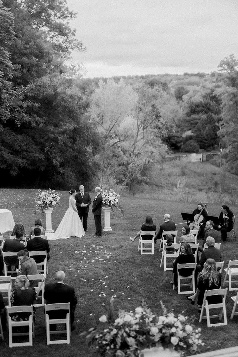 Willowbank-Wedding-Niagara-on-the-Lake-Vineyard-Bride-Photography-by-Lisa-Vigliotta-Photography-027.jpg