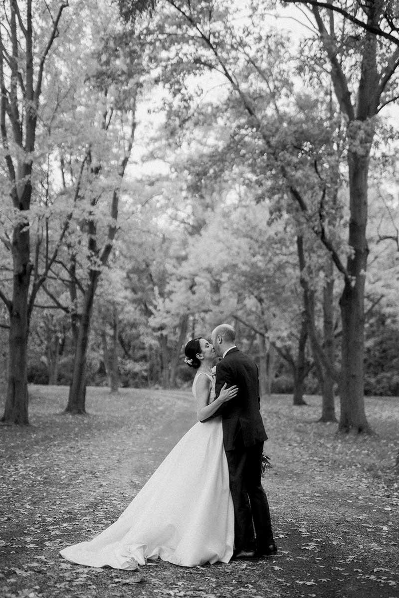 Willowbank-Wedding-Niagara-on-the-Lake-Vineyard-Bride-Photography-by-Lisa-Vigliotta-Photography-039.jpg