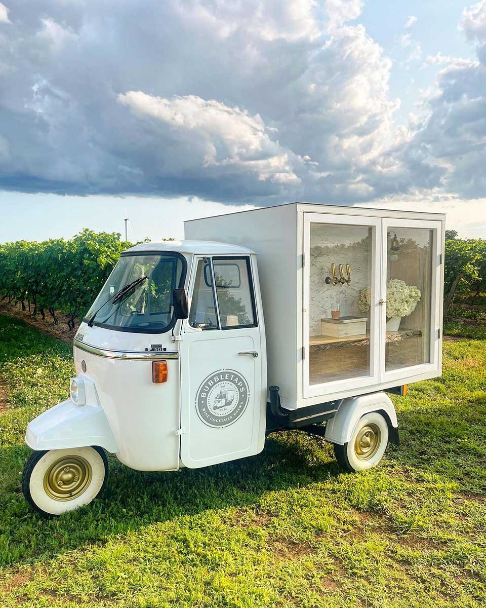 Bubble-Taps-Mobile-Bar-Vineyard-Bride-Swish-List-Niagara-Southern-Ontario-Wedding-Events-0001.JPG