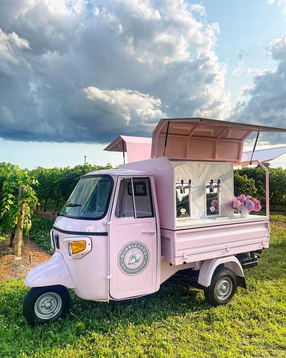 Bubble-Taps-Mobile-Bar-Vineyard-Bride-Swish-List-Niagara-Southern-Ontario-Wedding-Events-0006.JPG