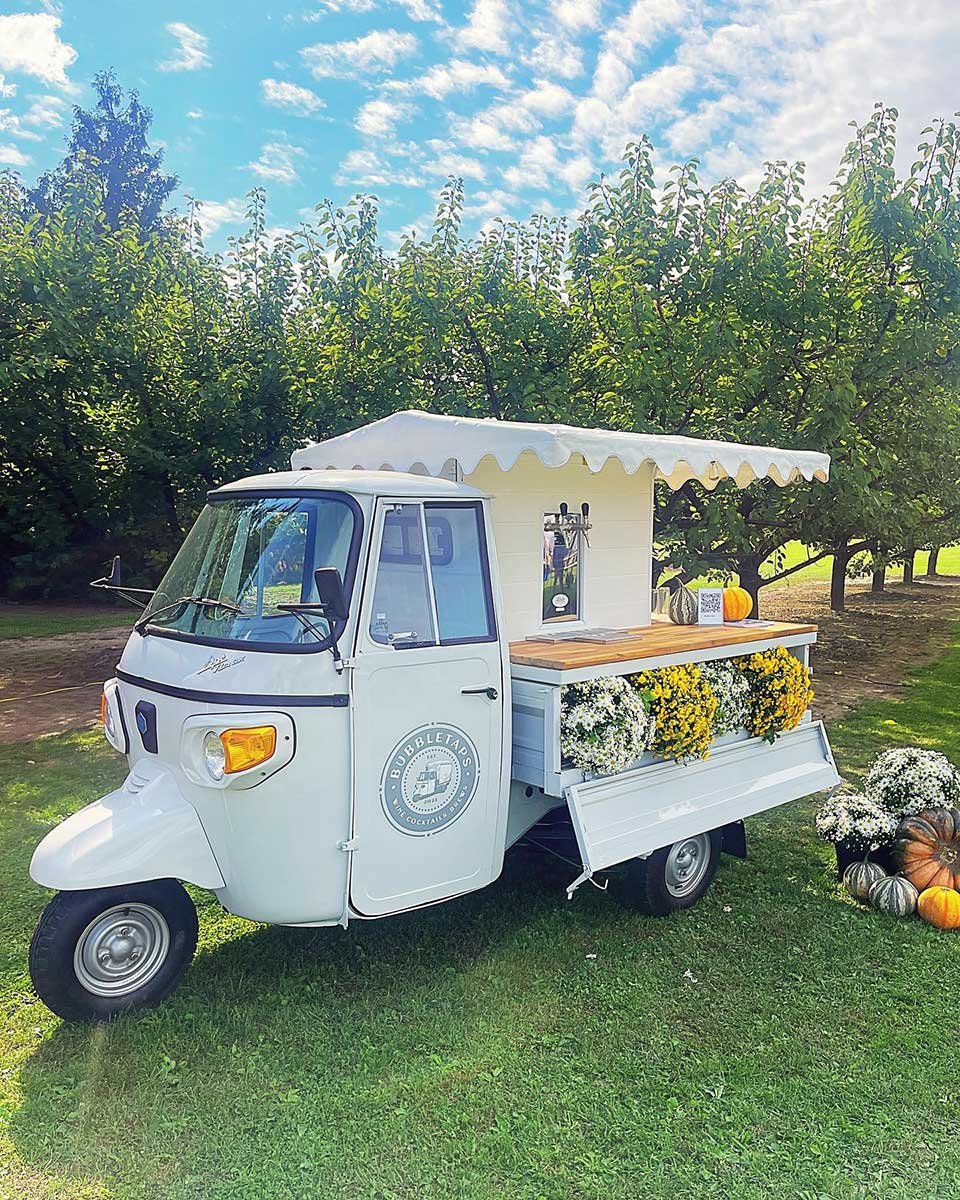 Bubble-Taps-Mobile-Bar-Vineyard-Bride-Swish-List-Niagara-Southern-Ontario-Wedding-Events-0002.JPG