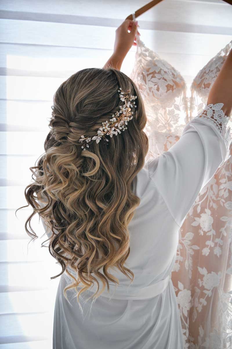 Gloss-Studio-Niagara-Southern-Ontario-Hair-Makeup-Wedding-Beauty-Swish-List-Vineyard-Bride_0004.jpg
