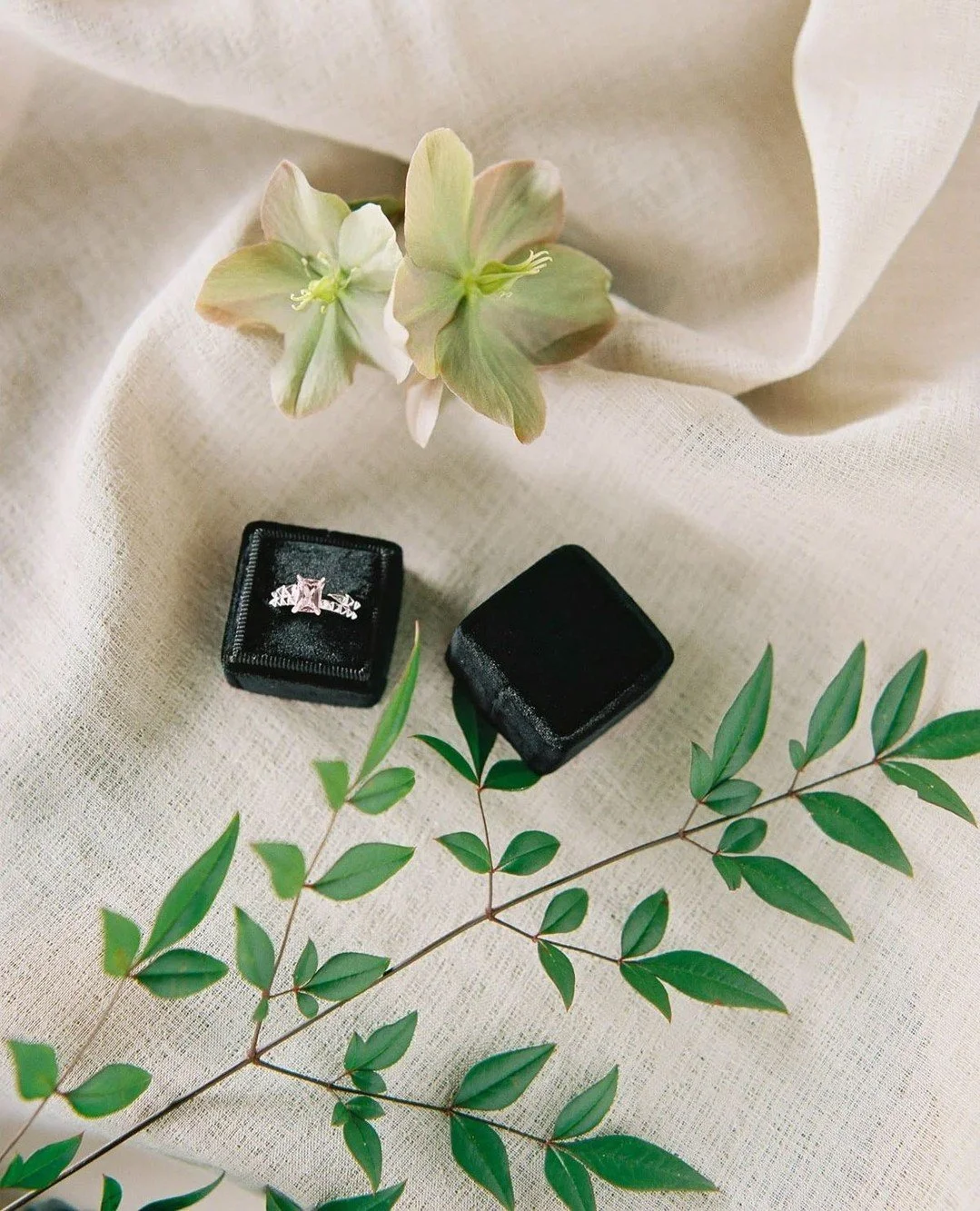 We're still falling for the autumn magic at the Marketplace at Kurtz Orchards. From cozy candlelit tables dressed in soft greenery to the dreamiest seasonal florals, this editorial is fall wedding inspiration at its finest. ⁠
⁠
Visit the blog for mor