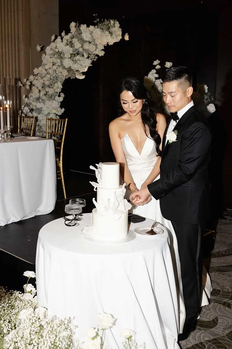 One-King-West-Wedding-Toronto-Vineyard-Bride-photos-by-Purple-Tree-0010.JPG
