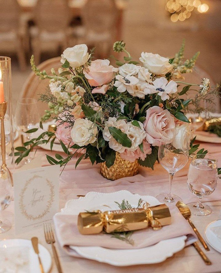 A blush, cream, and gold palette. Twinkling Christmas trees. Evergreen wreaths framing every corner. Heather and Zack&rsquo;s Elora Mill wedding was the dreamiest winter wonderland &mdash; complete with cozy details and the perfect backdrop of the El