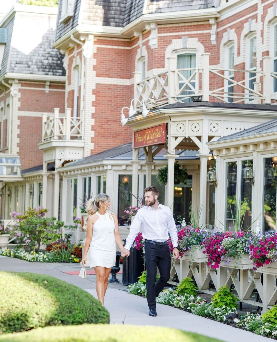 Engaged this holiday season? What better time to start planning your engagement session! We&rsquo;re revisiting our guide to the best Niagara locations for engagement photos &mdash; packed with dreamy spots for your love story.⁠
⁠
Visit the blog for 