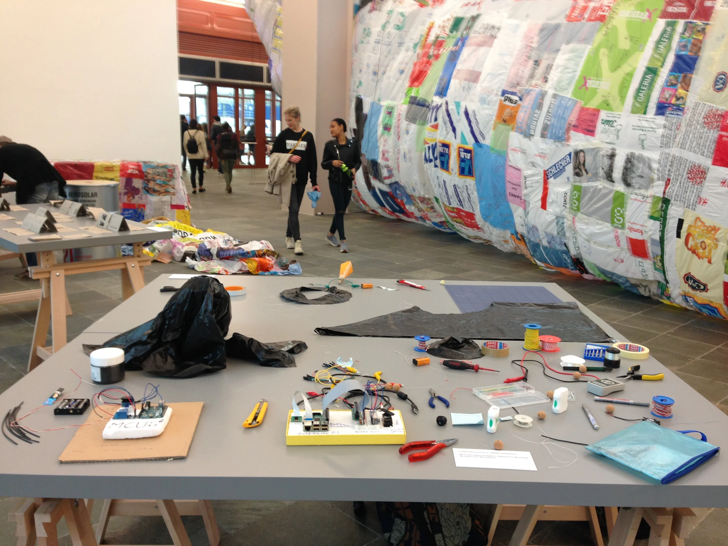 Making a cut-down mechanism, work-space by IAK students in Tomás Saraceno: Becoming Aerosolar, 21er Haus, Vienna