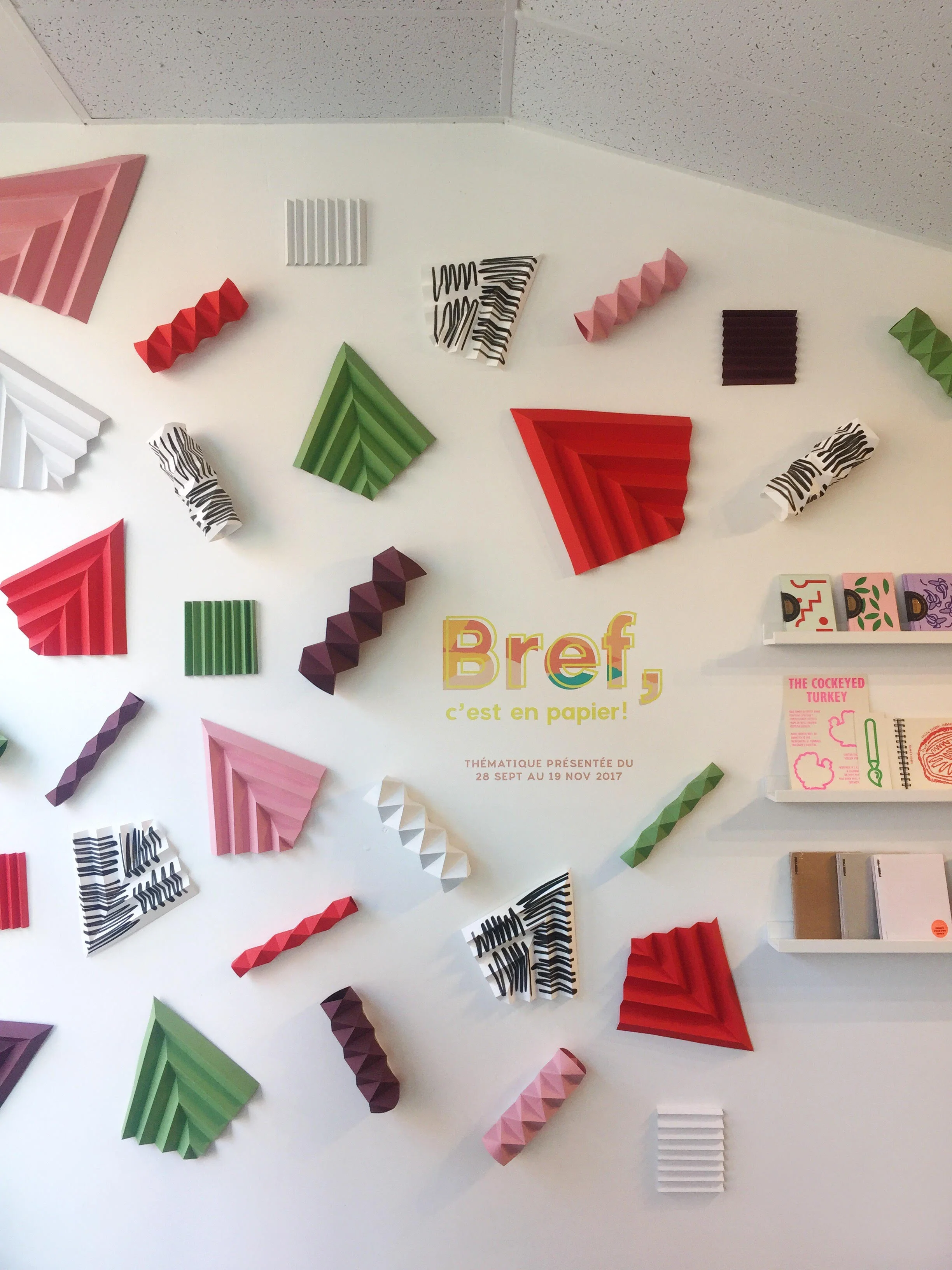 pauline-loctin-art-origami-installation-mural-bref-miss-cloudy-murale-paper.jpg