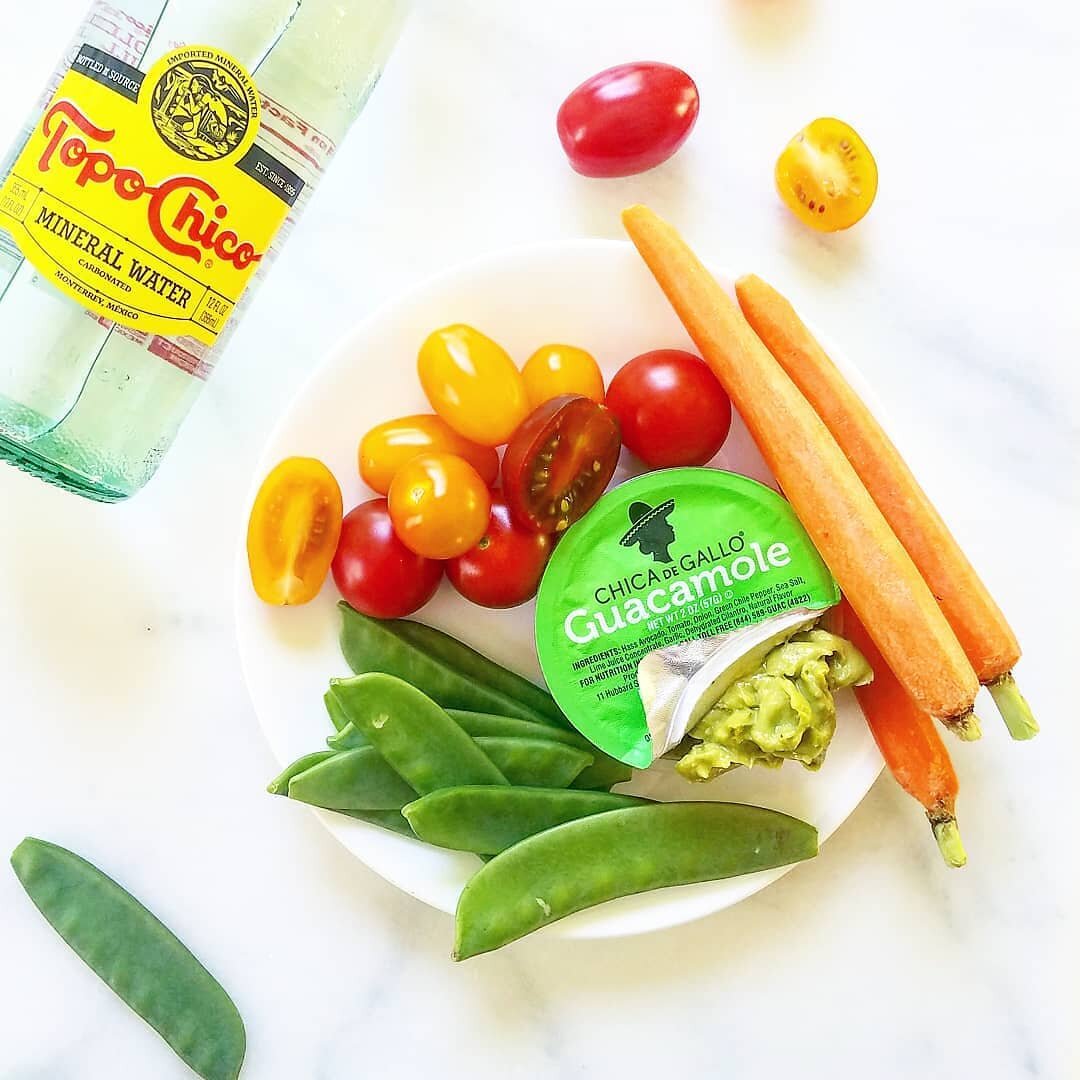 🏠Who says a #picnic has to be outside? #Snacks, blankets and a clear floor are all you need for an #indoorpicnic! BONUS: No pesky ants🐜🐜🐜#stayhome