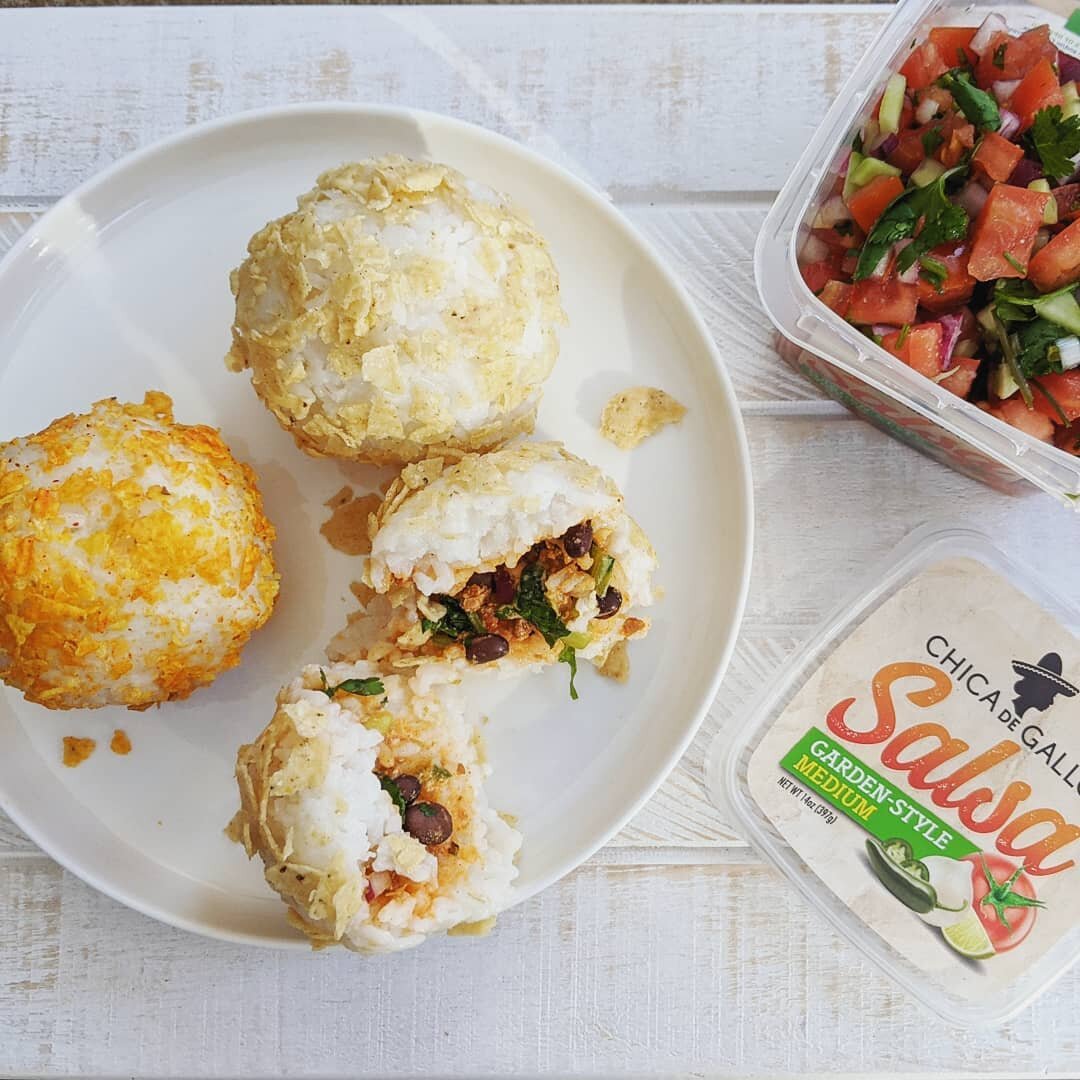 Need a quick dinner idea that's guaranteed to impress? Chica de Gallo's Tex-Mex take on onigiri (stuffed rice ball) is super easy to make with just a handful of ingredients. Details in the comments.

PS. Chica de Gallo products are on sale at @bigyfo